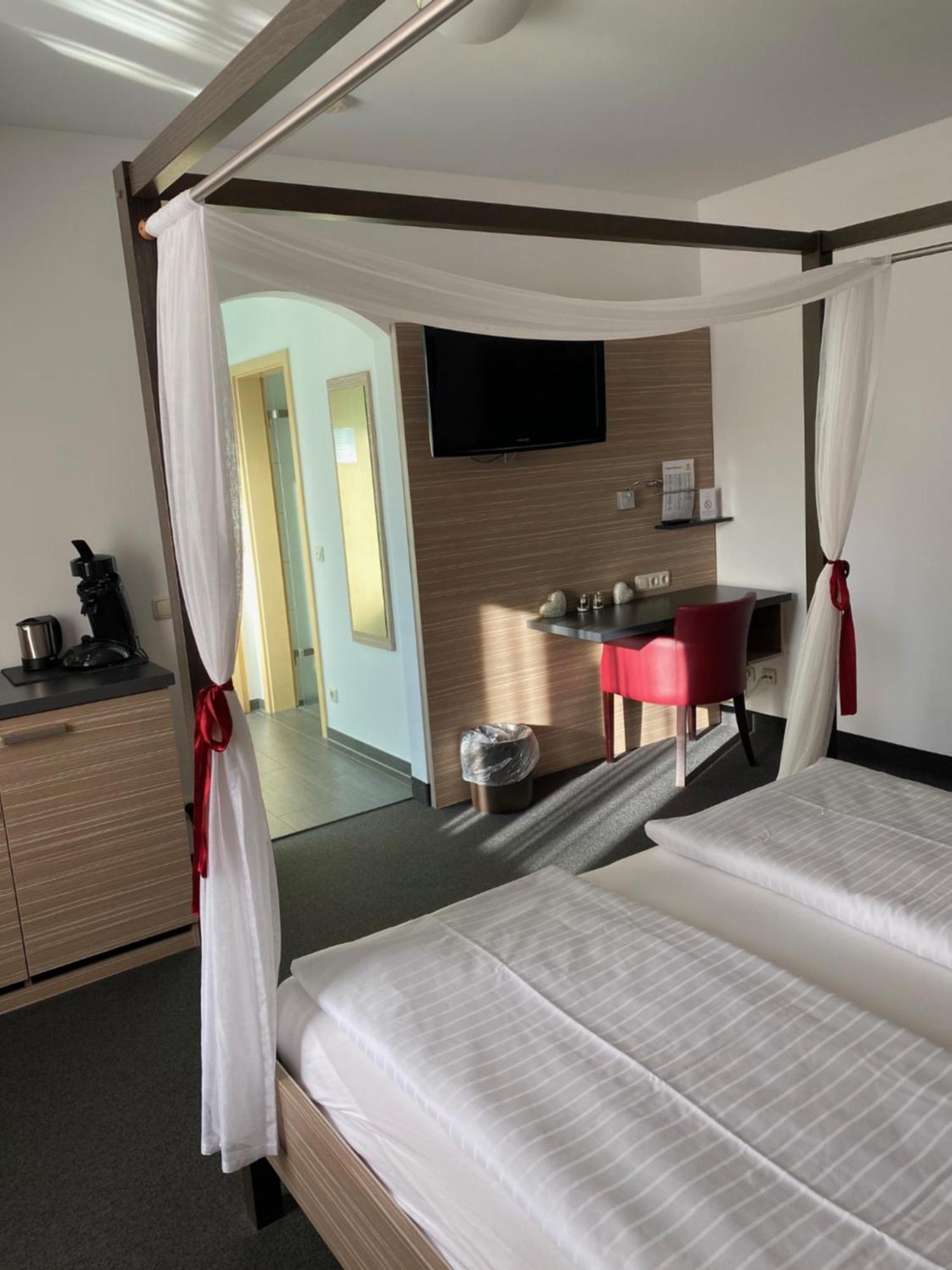 Hotel Sonnenhof Pleinfeld Bagian luar foto