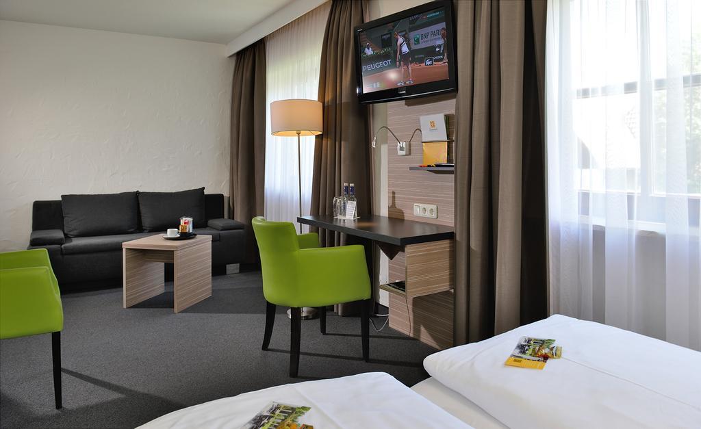 Hotel Sonnenhof Pleinfeld Bagian luar foto