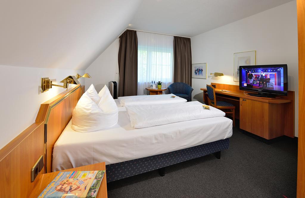Hotel Sonnenhof Pleinfeld Bagian luar foto