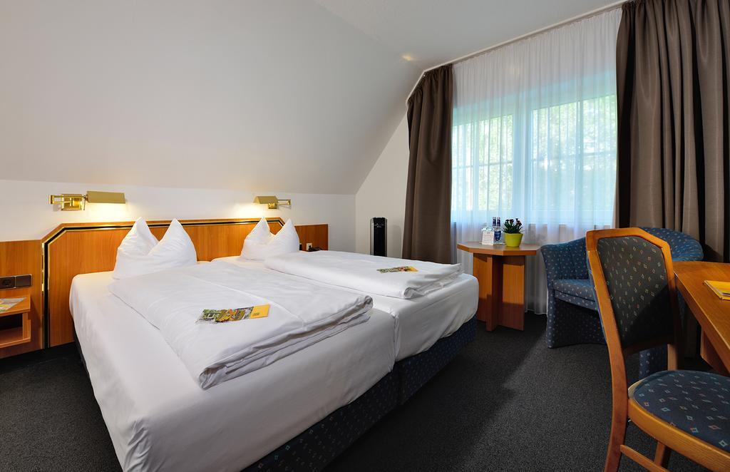 Hotel Sonnenhof Pleinfeld Bagian luar foto