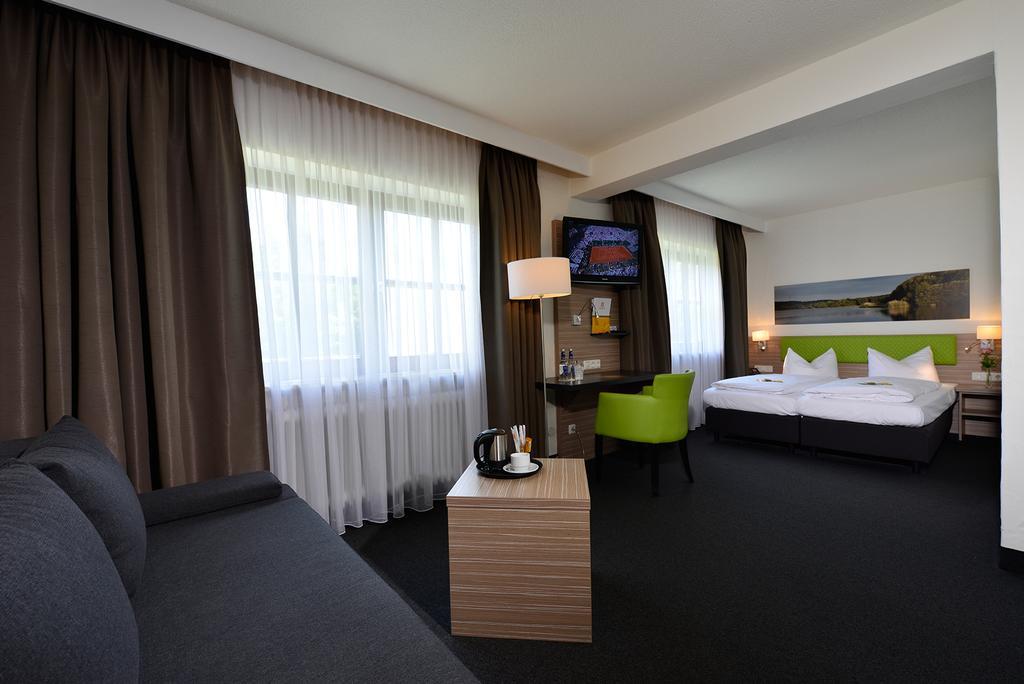 Hotel Sonnenhof Pleinfeld Bagian luar foto